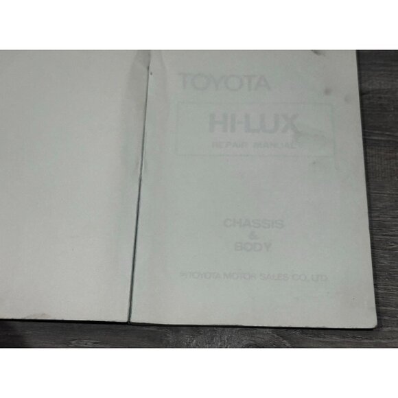 1972-1974 Toyota Hi-Lux Pickup Chassis and Body Repair Manual Paperback - Picture 2 of 7